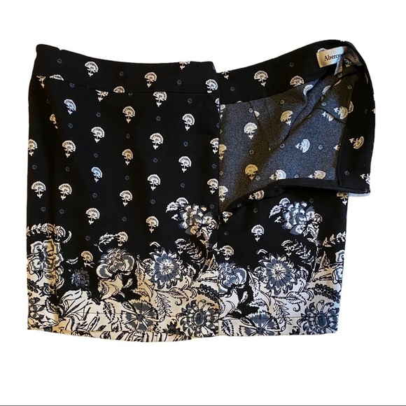 Abercrombie & Fitch Navy White Grey Floral Print 3/4 Zip High-Rise Short Women 6 - Picture 4 of 8